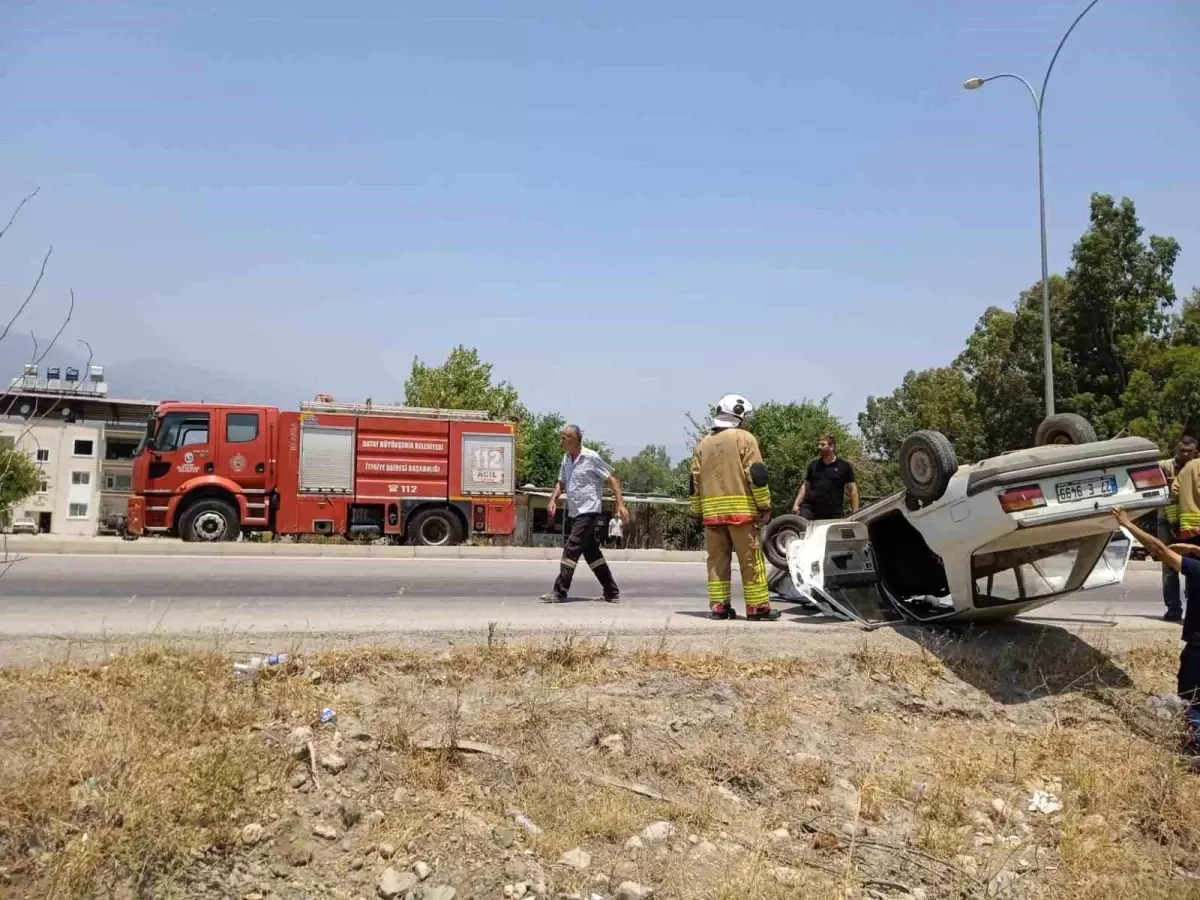 Hatay'da Takla Atan Otomobilde İki Kişi Yaralandı